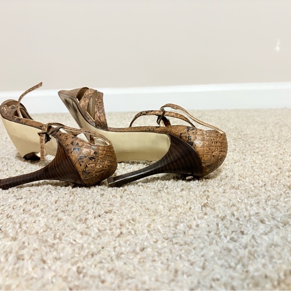 Brown Heels with Pointed Toe and Strappy Design - Picture 9 of 9